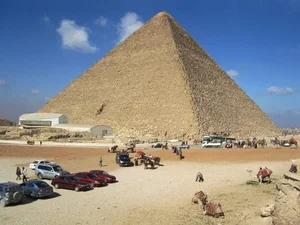 Unlocking the Secrets of Giza: Experts Believe a Massive Hidden Treasure Exists - image 7
