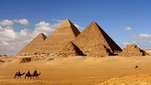 Unlocking the Secrets of Giza: Experts Believe a Massive Hidden Treasure Exists - image 3