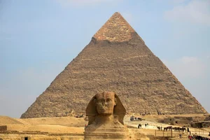 Unlocking the Secrets of Giza: Experts Believe a Massive Hidden Treasure Exists - image 2