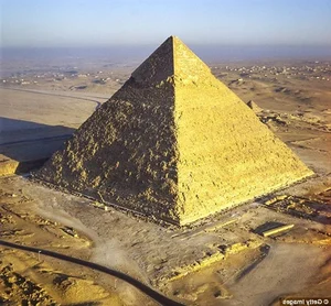 Unlocking the Secrets of Giza: Experts Believe a Massive Hidden Treasure Exists - image 5