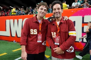 Hollywood's Biggest Stars Shine at Super Bowl 2025 - image 0