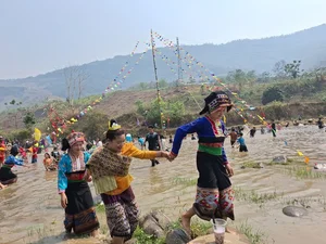 Discover the Vibrant Bun Huot Nam Water Festival of the Lao People in Dien Bien - image 9