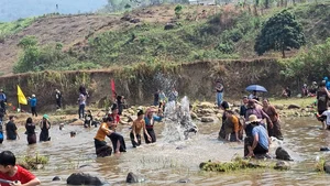 Discover the Vibrant Bun Huot Nam Water Festival of the Lao People in Dien Bien - image 12