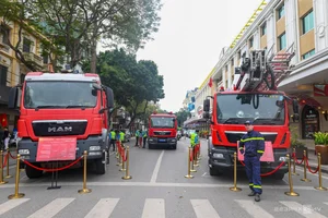 Modern Police Equipment Displayed Around Hanoi's Hoan Kiem Lake - image 3