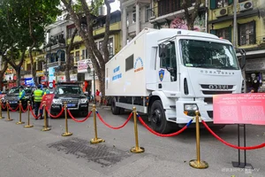 Modern Police Equipment Displayed Around Hanoi's Hoan Kiem Lake - image 8