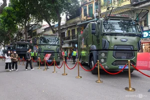 Modern Police Equipment Displayed Around Hanoi's Hoan Kiem Lake - image 7