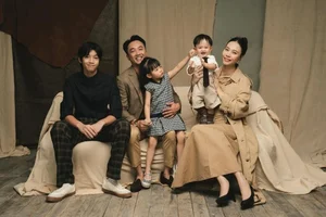 Cuong Do La’s Youngest Son Steals the Spotlight in New Family Photos - image 2