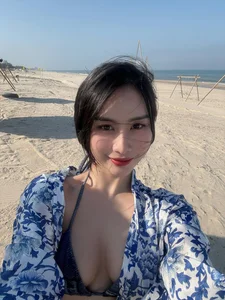 Fitness Influencer Trang Le Turns Heads with Stunning Bikini Body and Workout Secrets - image 5