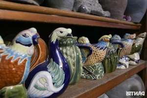 A Lifetime of Tea Culture: The Incredible 1,000-Piece Antique Teapot Collection in Binh Duong - image 8