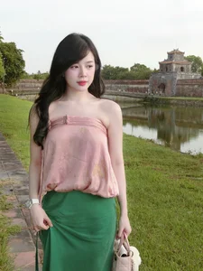 DJ Mie Mesmerizes Fans with Ancient Vietnamese Attire in Historic Hoi An - image 9