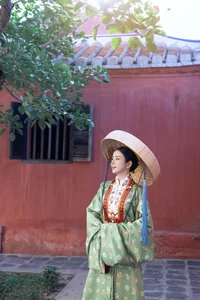 DJ Mie Mesmerizes Fans with Ancient Vietnamese Attire in Historic Hoi An - image 3