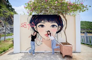 The Mysterious Girl Mural: Cat Ba Island’s Newest Tourist Hotspot - image 3
