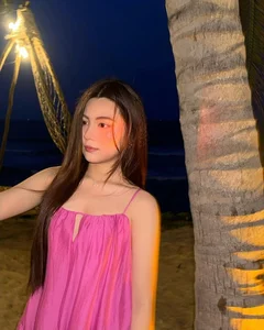 MC Quyen Linh’s Youngest Daughter Captivates Fans with Stunning Beach Photoshoot - image 6