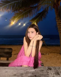 MC Quyen Linh’s Youngest Daughter Captivates Fans with Stunning Beach Photoshoot - image 5