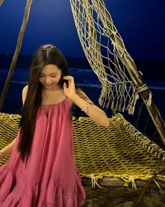 MC Quyen Linh’s Youngest Daughter Captivates Fans with Stunning Beach Photoshoot - image 2