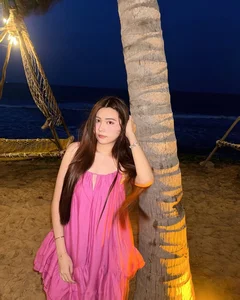 MC Quyen Linh’s Youngest Daughter Captivates Fans with Stunning Beach Photoshoot - image 4