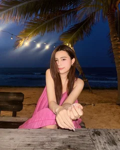MC Quyen Linh’s Youngest Daughter Captivates Fans with Stunning Beach Photoshoot - image 1