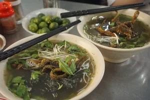Hanoi Old Quarter Food Tour: How to Feast on Iconic Street Food for Under 200,000 VND - image 3