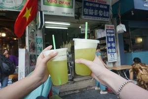 Hanoi Old Quarter Food Tour: How to Feast on Iconic Street Food for Under 200,000 VND - image 0