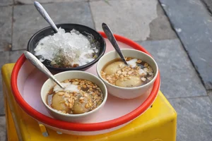 Hanoi Old Quarter Food Tour: How to Feast on Iconic Street Food for Under 200,000 VND - image 2