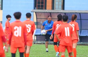 Meet the Radiant Talents of the U19 Vietnam Women's Football Team Before the Southeast Asian Tournament - image 1