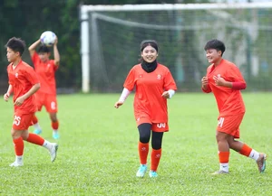 Meet the Radiant Talents of the U19 Vietnam Women's Football Team Before the Southeast Asian Tournament - image 6