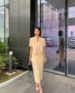 How to Style Short-Sleeved Blazers: Chic Autumn Fashion Guide for Women - image 7