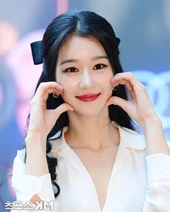 Top 10 Most Beautiful Korean Actresses of 2026: IU Leads Song Hye Kyo - image 5