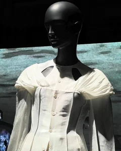 Phan Dang Hoang Shines with Vietnamese Inspiration at Milan Fashion Week - image 7