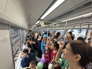 Ultimate Guide to Metro Schedules and 17 Connecting Bus Routes - image 2