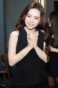 Vietnamese Actress Sam Makes First Public Appearance with Her Twins - image 5