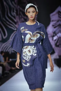 Sustainable Fashion: Stunning Outfits Crafted From Recycled Materials and Scraps - image 7