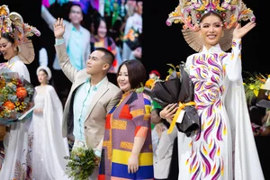 Sustainable Fashion: Stunning Outfits Crafted From Recycled Materials and Scraps - image 6