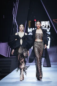 Sustainable Fashion: Stunning Outfits Crafted From Recycled Materials and Scraps - image 2