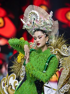 Sustainable Fashion: Stunning Outfits Crafted From Recycled Materials and Scraps - image 9