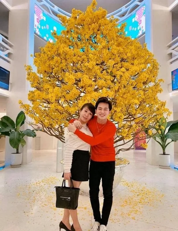 Behind the Fame: The Untold Family Background of Vietnamese Singer Jack J97