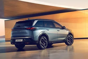New Peugeot 5008 Hybrid Launched: Specs, Performance, and Pricing - image 3