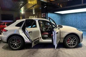 The Luxurious Life of Footballer Vũ Văn Thanh: Supercars and High-End Real Estate at Age 27 - image 2