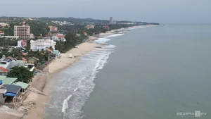 The Environmental Crisis: Messy Beaches in Mui Ne - image 1