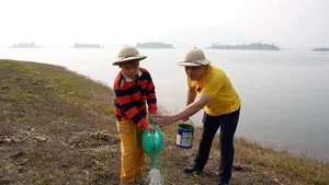 The Extraordinary Journey of a Father and His Autistic Child in 'Cha Con Van Dam' - image 3