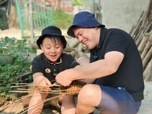 The Extraordinary Journey of a Father and His Autistic Child in 'Cha Con Van Dam' - image 0