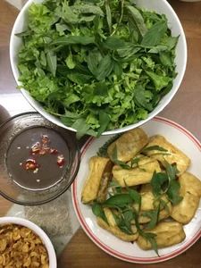 Beloved Comedian Minh Vuong Cooks Heartwarming Traditional Dishes for Fellow Artists - image 6