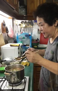 Beloved Comedian Minh Vuong Cooks Heartwarming Traditional Dishes for Fellow Artists - image 11