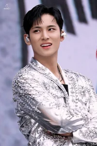 Ranking the Smartest Male K-Pop Idols Under HYBE: Intellectual Talents Beyond the Stage - image 1