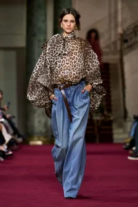 Outdated Fashion Trends: Six Styles to Avoid for Fall-Winter 2024 - image 7