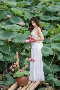 Trang Sunhi Stunning Ao Yem and Lotus Flower Photoshoot Gallery - image 13
