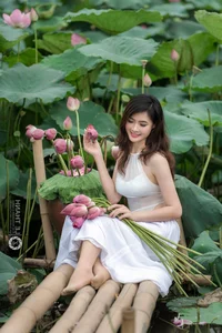 Trang Sunhi Stunning Ao Yem and Lotus Flower Photoshoot Gallery - image 3