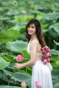 Trang Sunhi Stunning Ao Yem and Lotus Flower Photoshoot Gallery - image 8