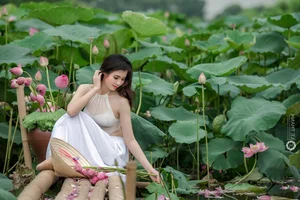 Trang Sunhi Stunning Ao Yem and Lotus Flower Photoshoot Gallery - image 15