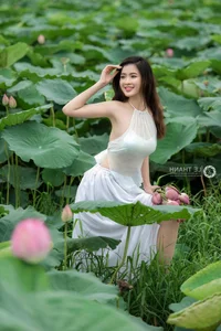 Trang Sunhi Stunning Ao Yem and Lotus Flower Photoshoot Gallery - image 10